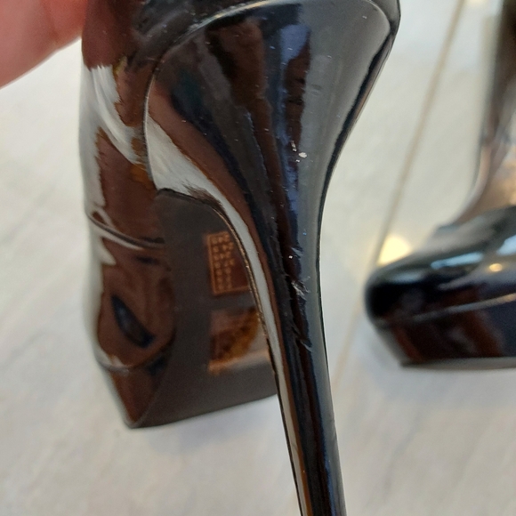 F21 Black Patent Platform Heels - Picture 7 of 7